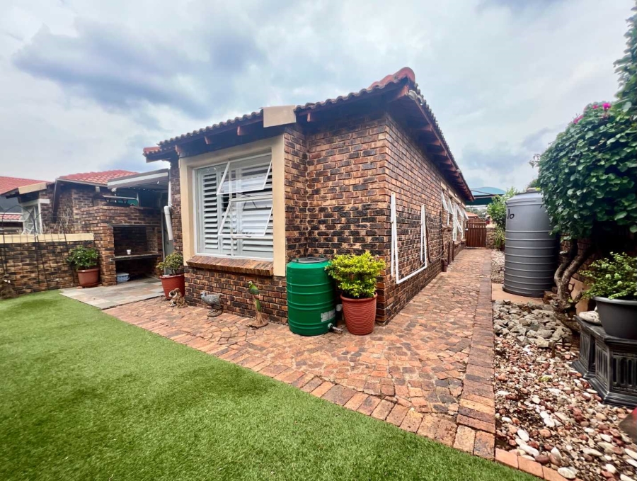 3 Bedroom Property for Sale in Weltevreden Park Gauteng