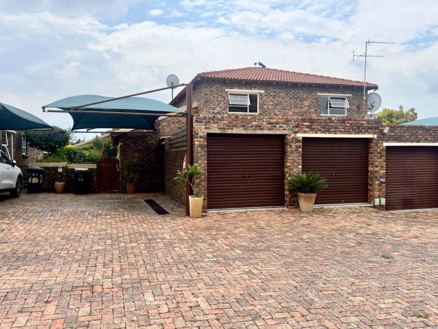 3 Bedroom Property for Sale in Weltevreden Park Gauteng