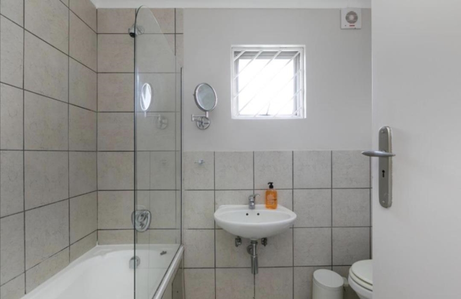 To Let 2 Bedroom Property for Rent in Sandown Gauteng