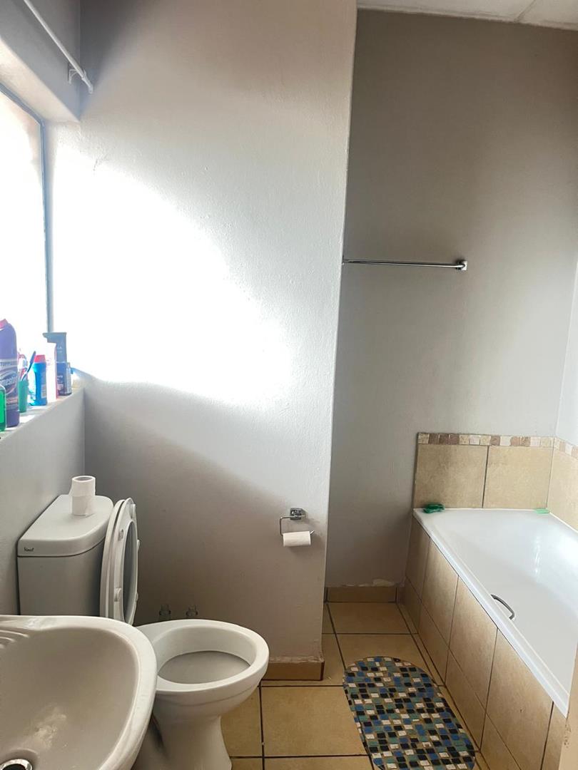 2 Bedroom Property for Sale in Grand Central Gauteng