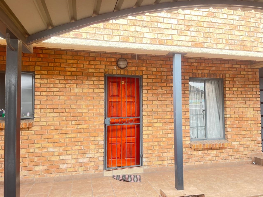 2 Bedroom Property for Sale in Grand Central Gauteng