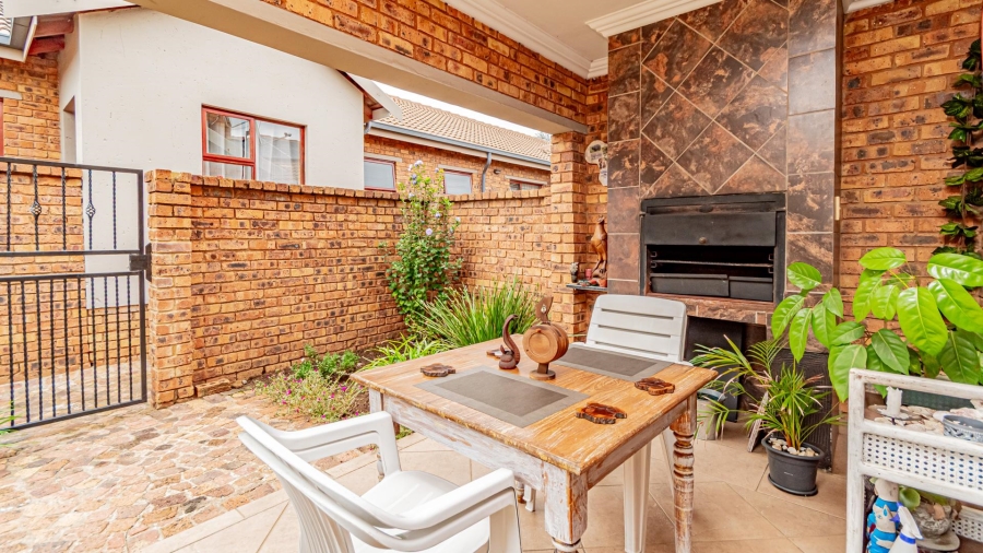 2 Bedroom Property for Sale in Bartlett Gauteng