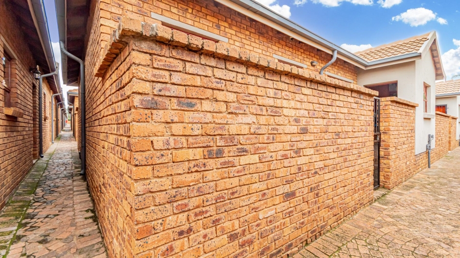 2 Bedroom Property for Sale in Bartlett Gauteng