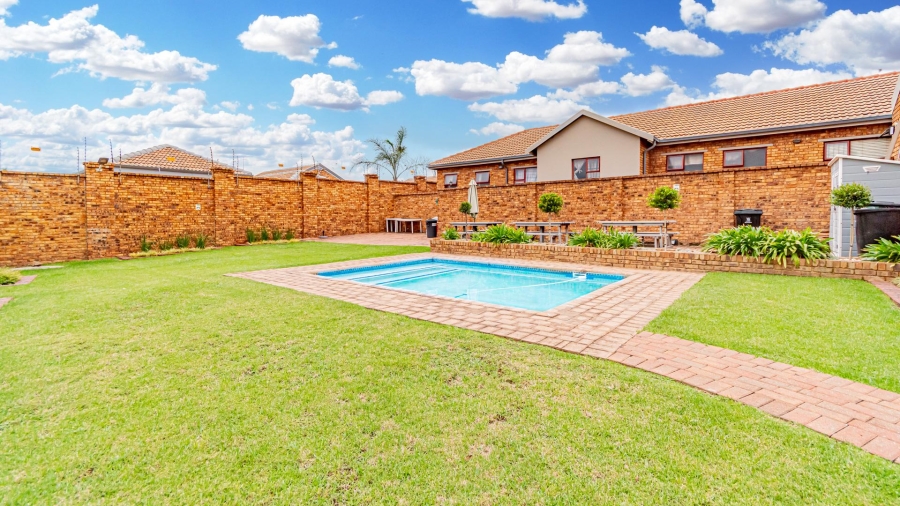 2 Bedroom Property for Sale in Bartlett Gauteng