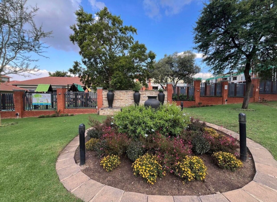 To Let 3 Bedroom Property for Rent in Greenstone Hill Gauteng