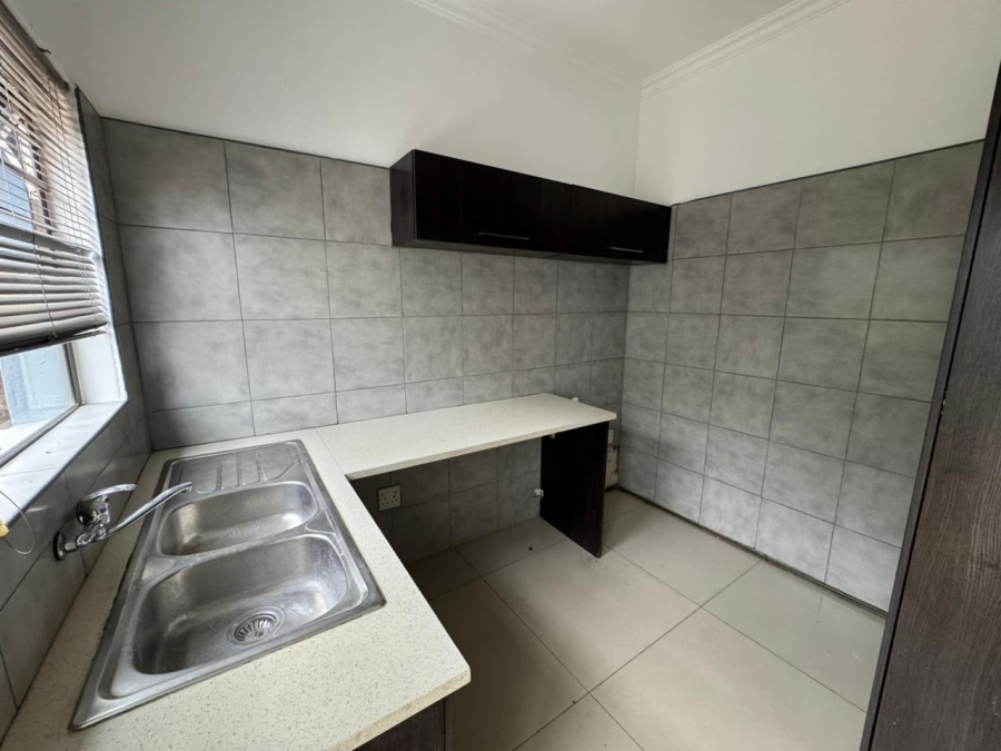 To Let 5 Bedroom Property for Rent in Rua Vista Gauteng