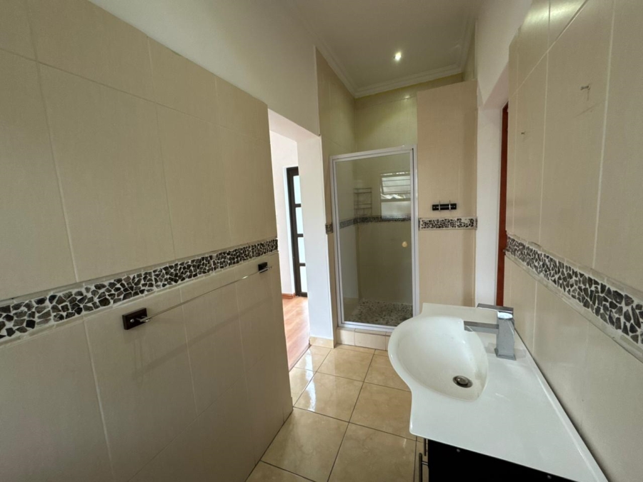 To Let 5 Bedroom Property for Rent in Rua Vista Gauteng