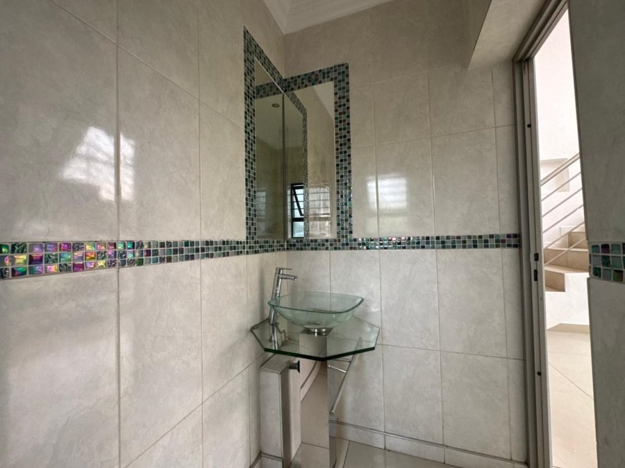 To Let 5 Bedroom Property for Rent in Rua Vista Gauteng