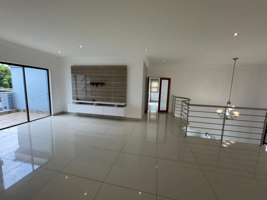 To Let 5 Bedroom Property for Rent in Rua Vista Gauteng