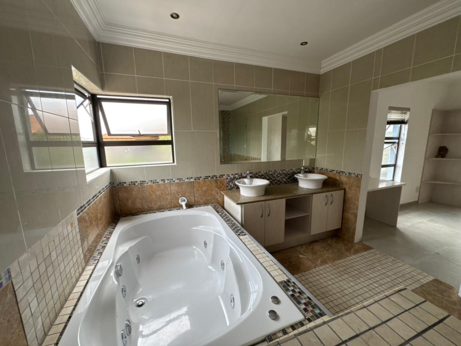 To Let 5 Bedroom Property for Rent in Rua Vista Gauteng