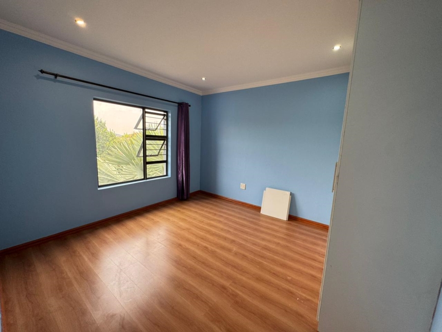 To Let 5 Bedroom Property for Rent in Rua Vista Gauteng