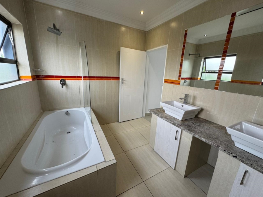 To Let 5 Bedroom Property for Rent in Rua Vista Gauteng