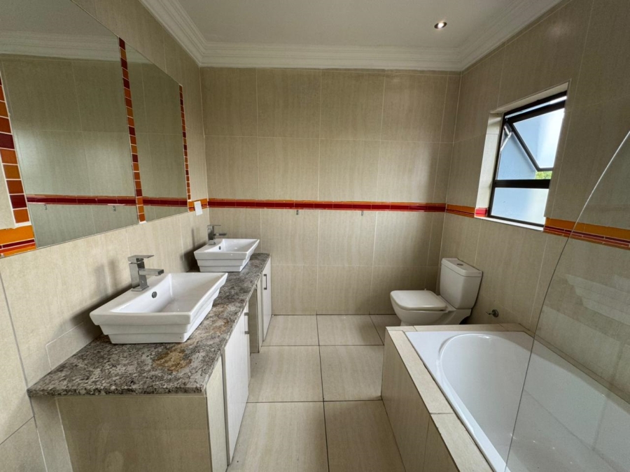 To Let 5 Bedroom Property for Rent in Rua Vista Gauteng