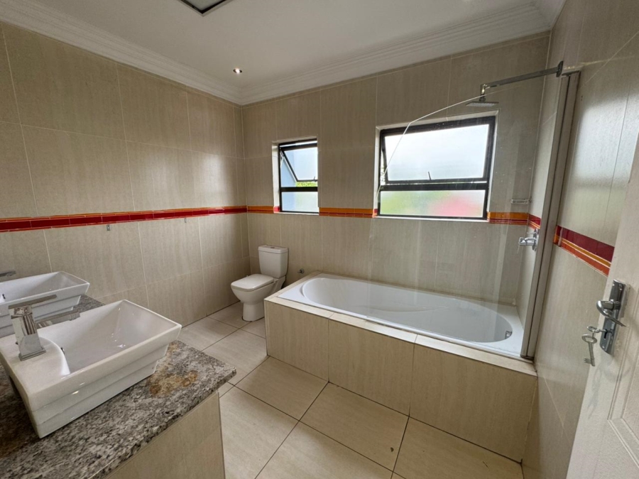 To Let 5 Bedroom Property for Rent in Rua Vista Gauteng