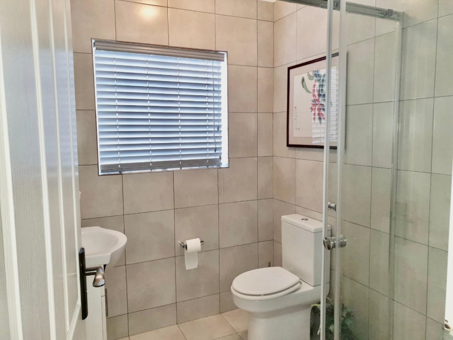 3 Bedroom Property for Sale in Sonneglans Gauteng