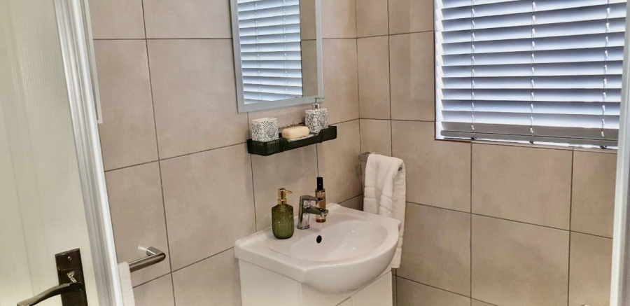 3 Bedroom Property for Sale in Sonneglans Gauteng