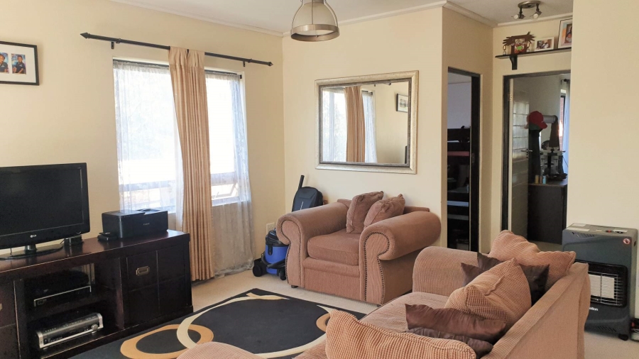 To Let 2 Bedroom Property for Rent in Jackal Creek Golf Estate Gauteng