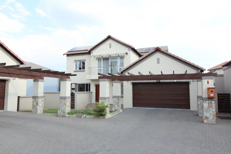 To Let 4 Bedroom Property for Rent in Blue Valley Golf Estate Gauteng
