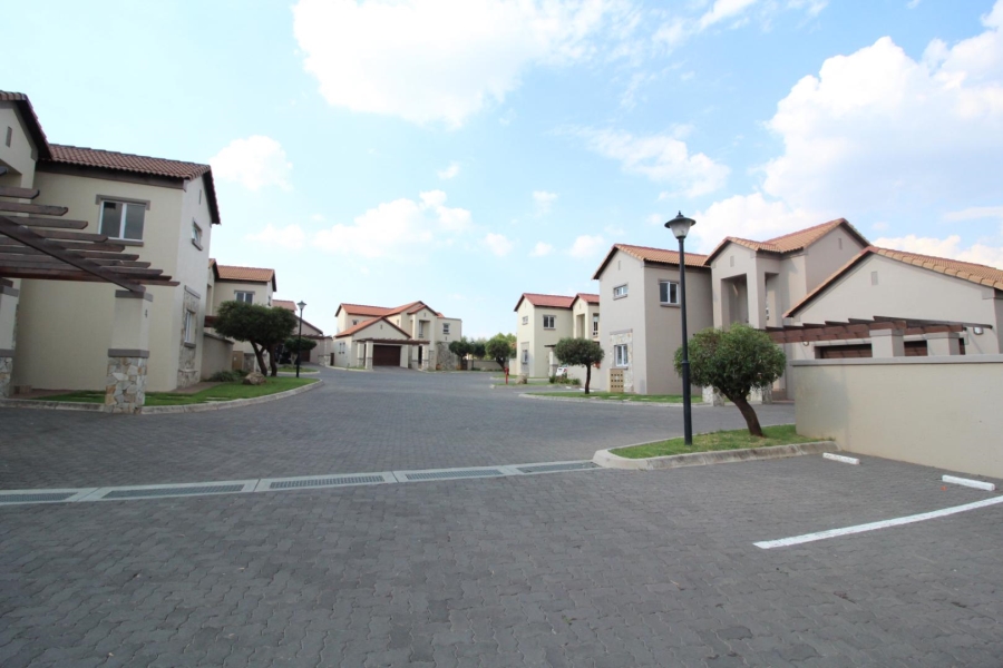To Let 4 Bedroom Property for Rent in Blue Valley Golf Estate Gauteng