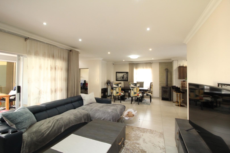 To Let 4 Bedroom Property for Rent in Blue Valley Golf Estate Gauteng