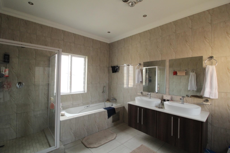 To Let 4 Bedroom Property for Rent in Blue Valley Golf Estate Gauteng