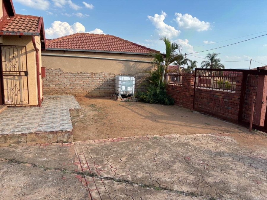 2 Bedroom Property for Sale in Soshanguve WW Gauteng