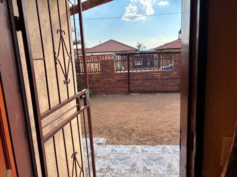 2 Bedroom Property for Sale in Soshanguve WW Gauteng