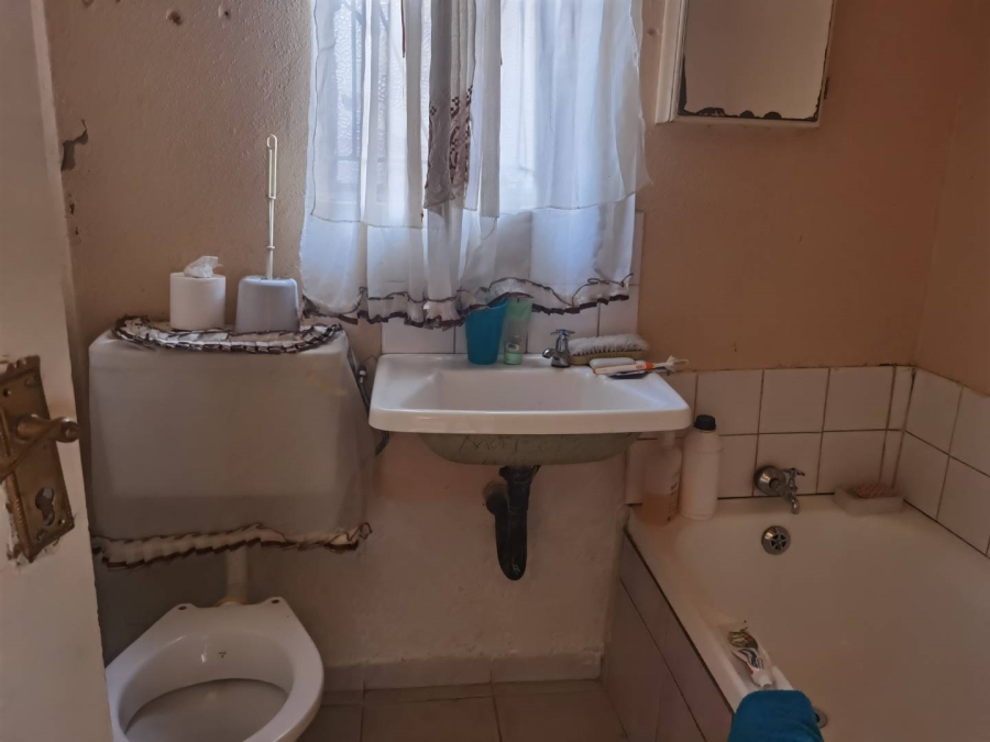 7 Bedroom Property for Sale in Tembisa Central Gauteng