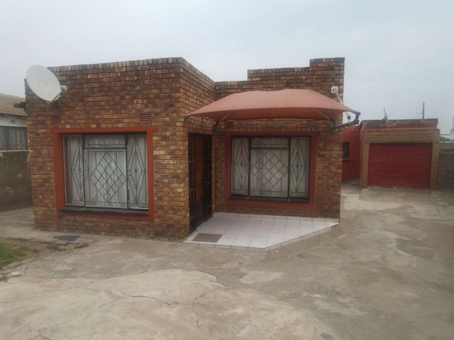 7 Bedroom Property for Sale in Tembisa Central Gauteng