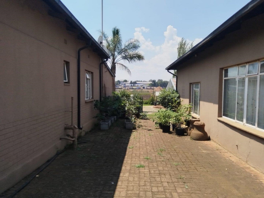 4 Bedroom Property for Sale in Bredell Gauteng
