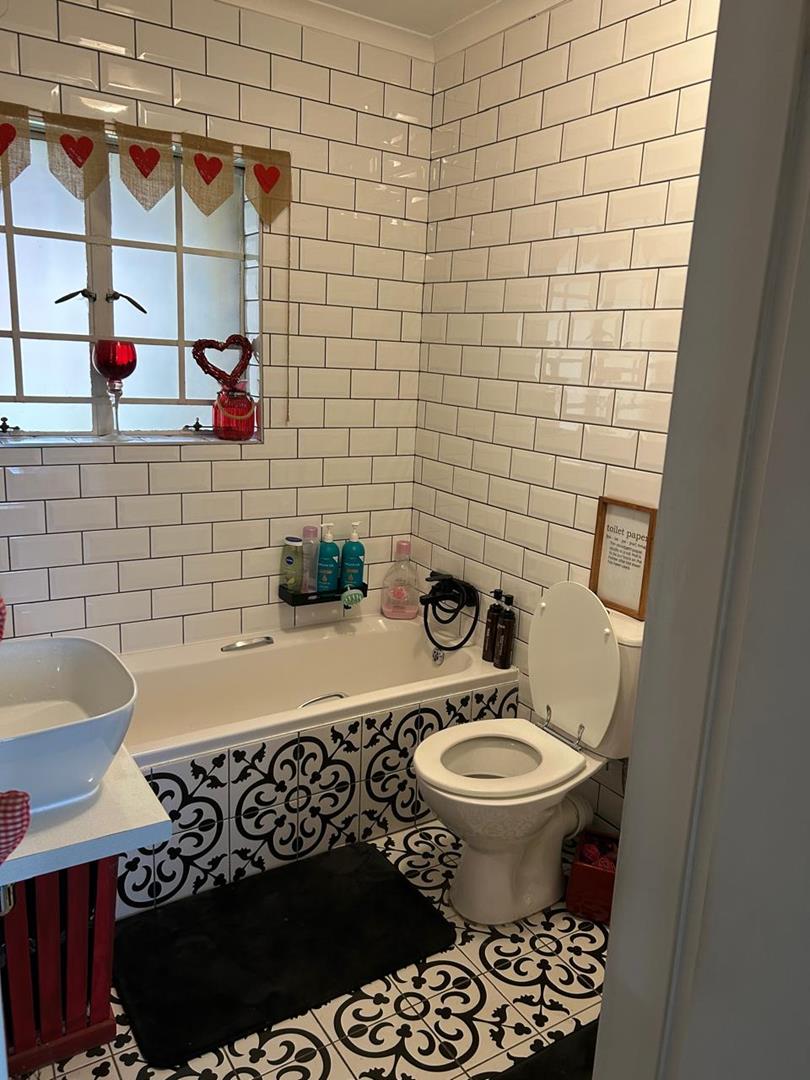 To Let 2 Bedroom Property for Rent in Faerie Glen Gauteng