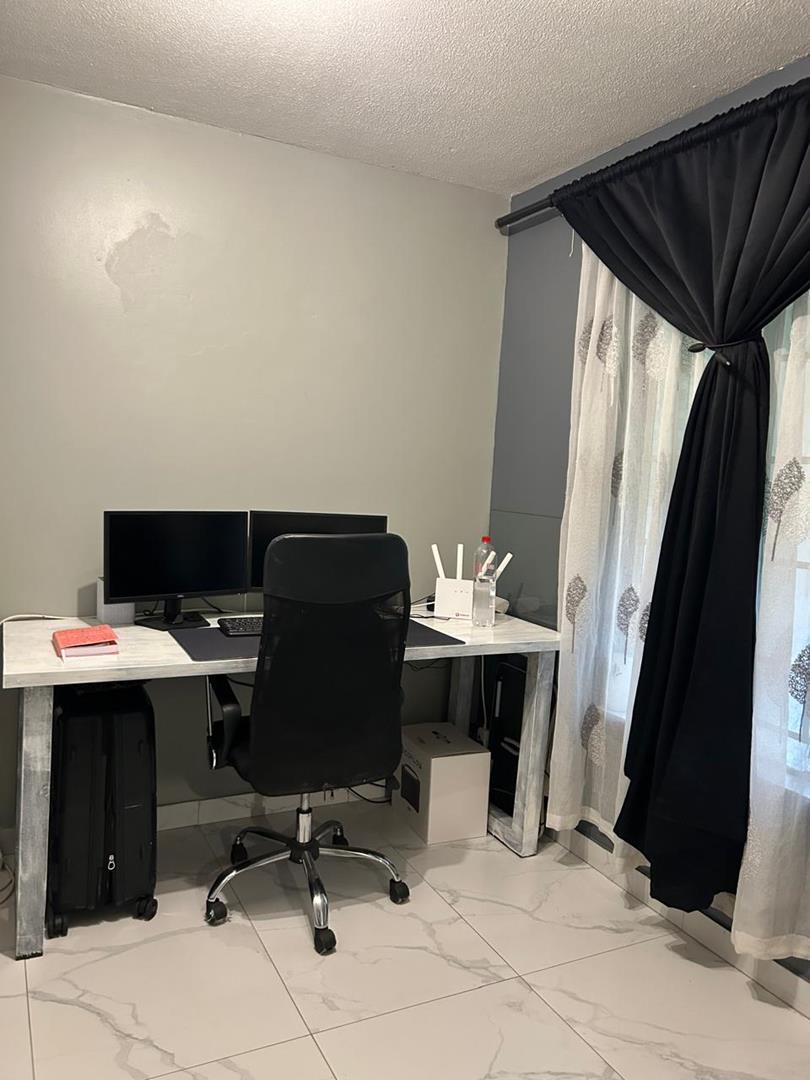 To Let 2 Bedroom Property for Rent in Faerie Glen Gauteng