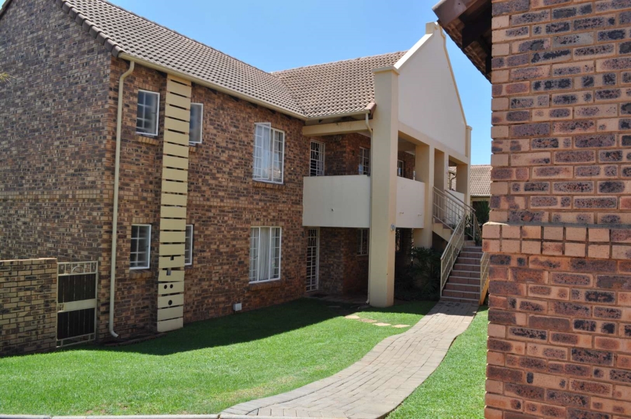 To Let 2 Bedroom Property for Rent in Faerie Glen Gauteng