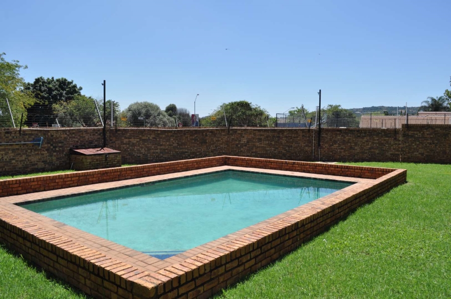 To Let 2 Bedroom Property for Rent in Faerie Glen Gauteng