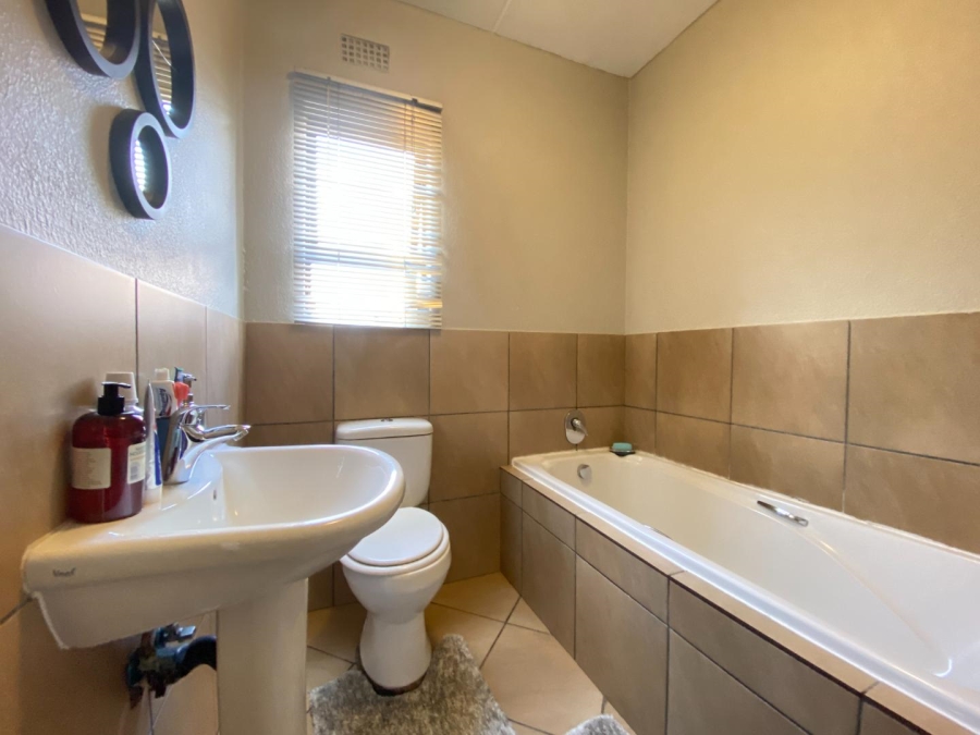 3 Bedroom Property for Sale in Albertsdal Gauteng