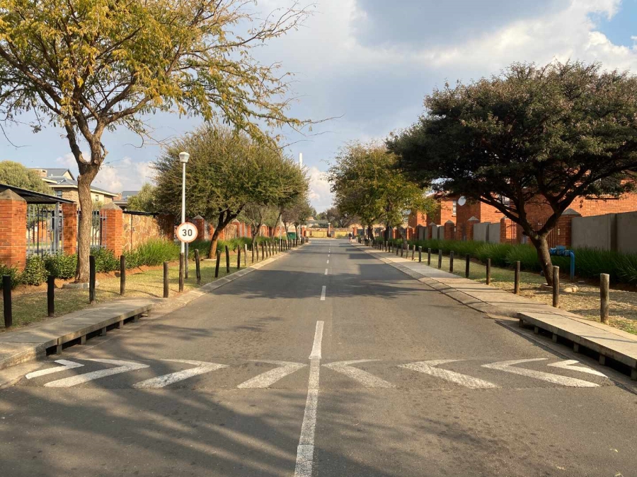 3 Bedroom Property for Sale in Albertsdal Gauteng