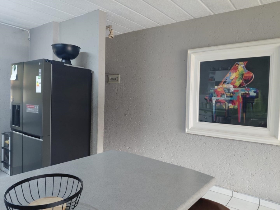 3 Bedroom Property for Sale in Lakefield Gauteng