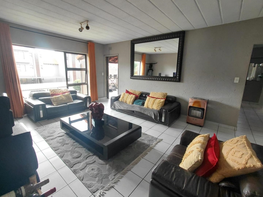 3 Bedroom Property for Sale in Lakefield Gauteng