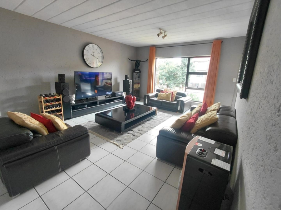 3 Bedroom Property for Sale in Lakefield Gauteng