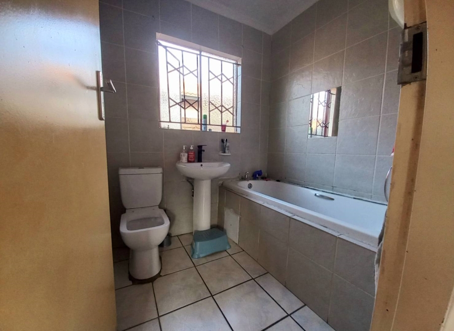 2 Bedroom Property for Sale in Danville Gauteng