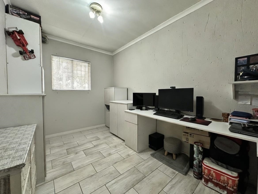 2 Bedroom Property for Sale in Greenstone Hill Gauteng