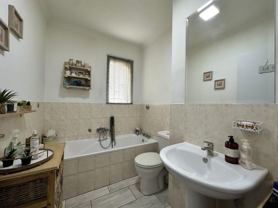 2 Bedroom Property for Sale in Greenstone Hill Gauteng