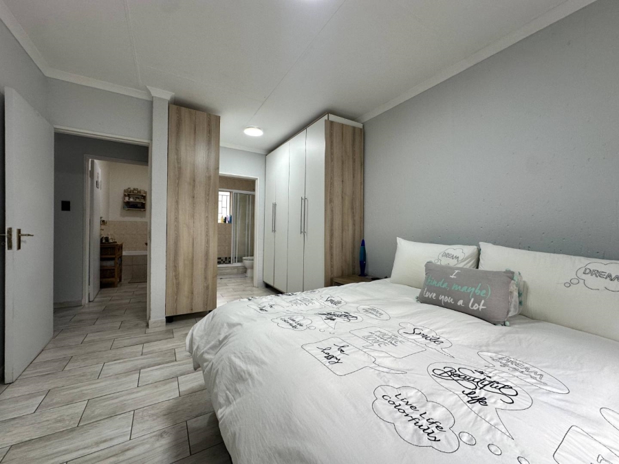 2 Bedroom Property for Sale in Greenstone Hill Gauteng