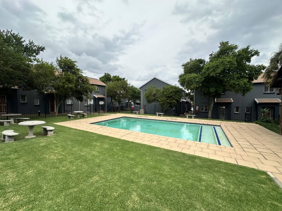 2 Bedroom Property for Sale in Greenstone Hill Gauteng