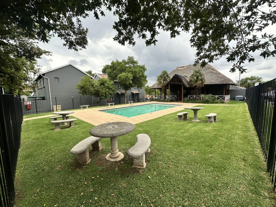 2 Bedroom Property for Sale in Greenstone Hill Gauteng