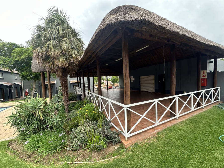 2 Bedroom Property for Sale in Greenstone Hill Gauteng