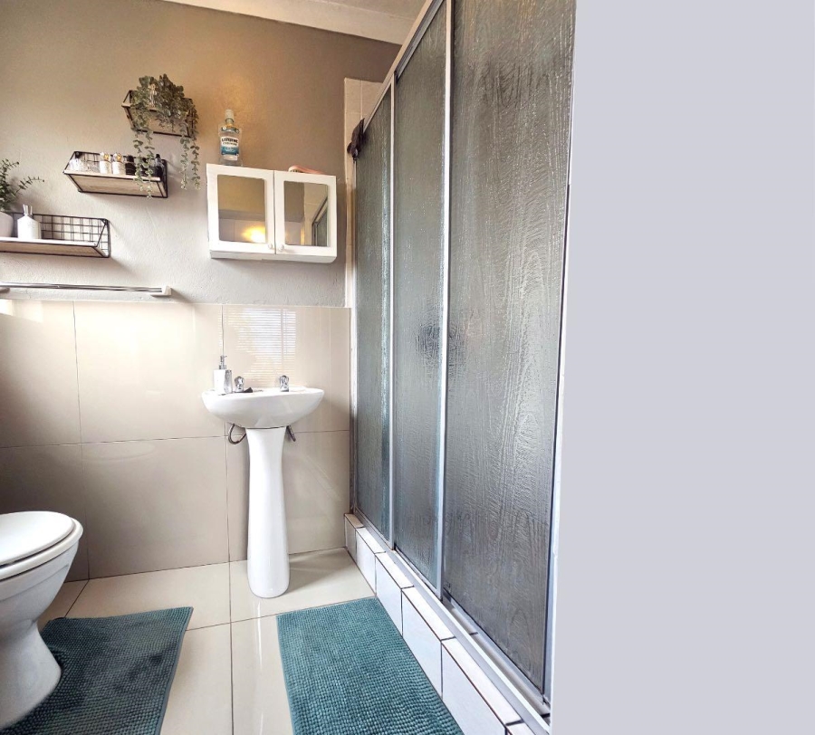 2 Bedroom Property for Sale in Radiokop Gauteng