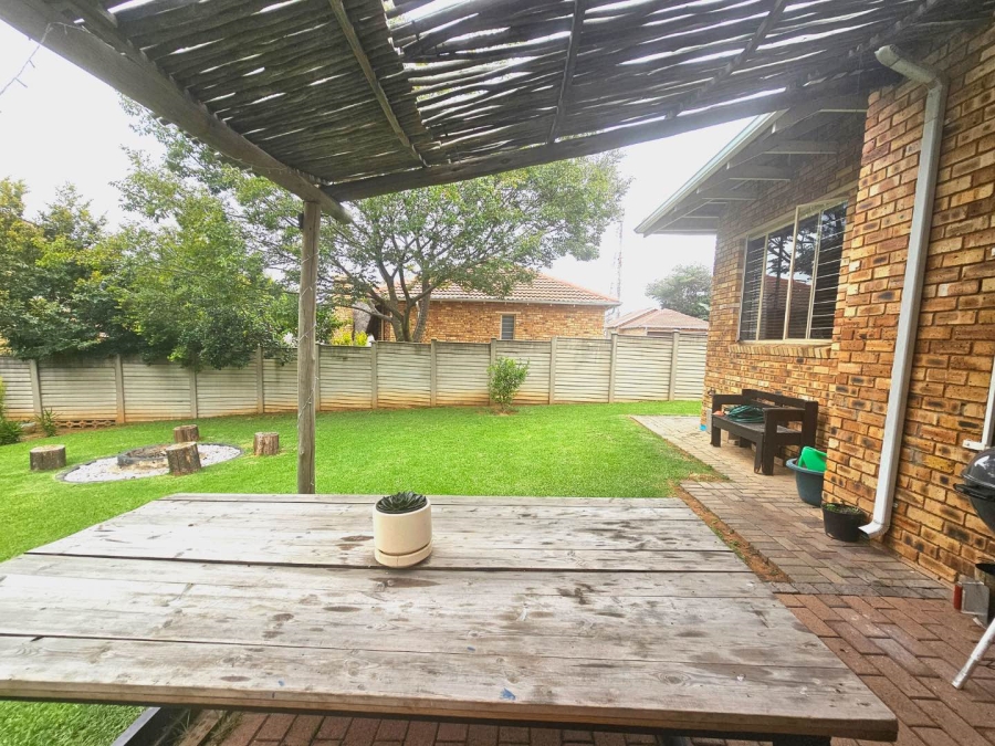 2 Bedroom Property for Sale in Radiokop Gauteng