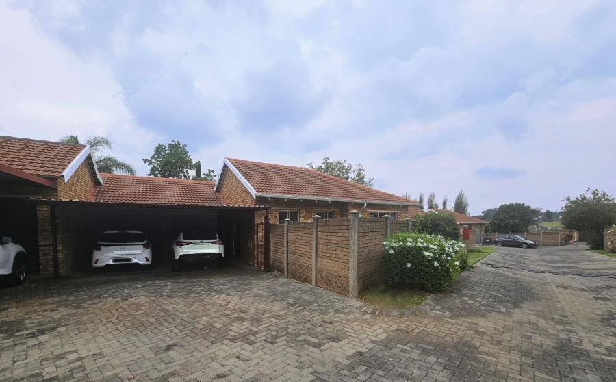 2 Bedroom Property for Sale in Radiokop Gauteng