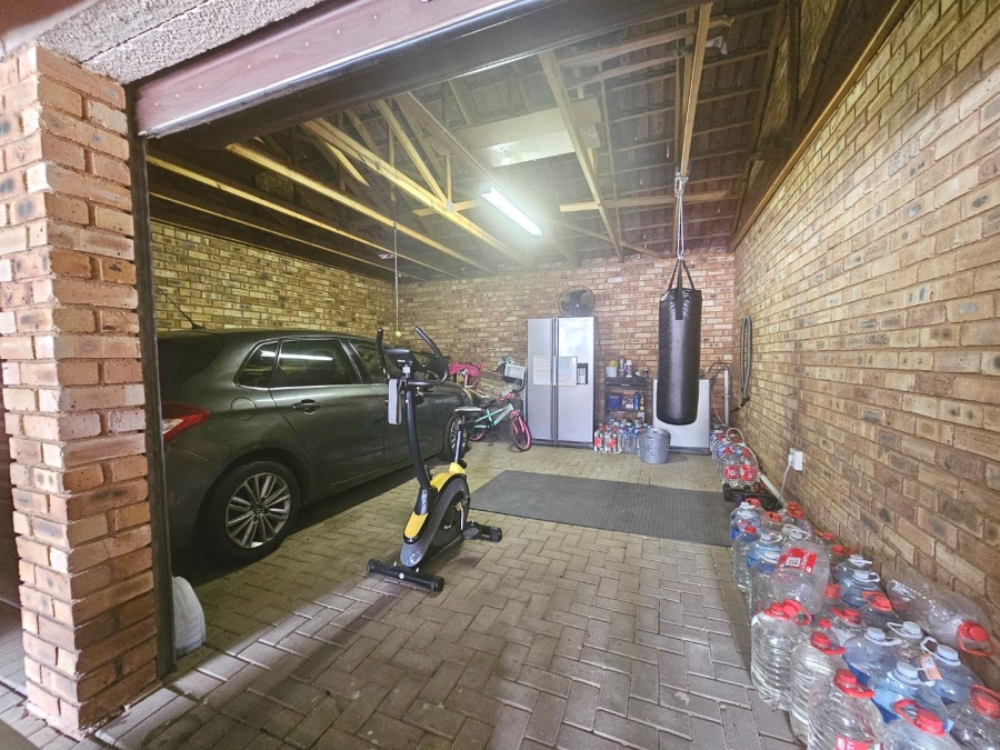 2 Bedroom Property for Sale in Radiokop Gauteng